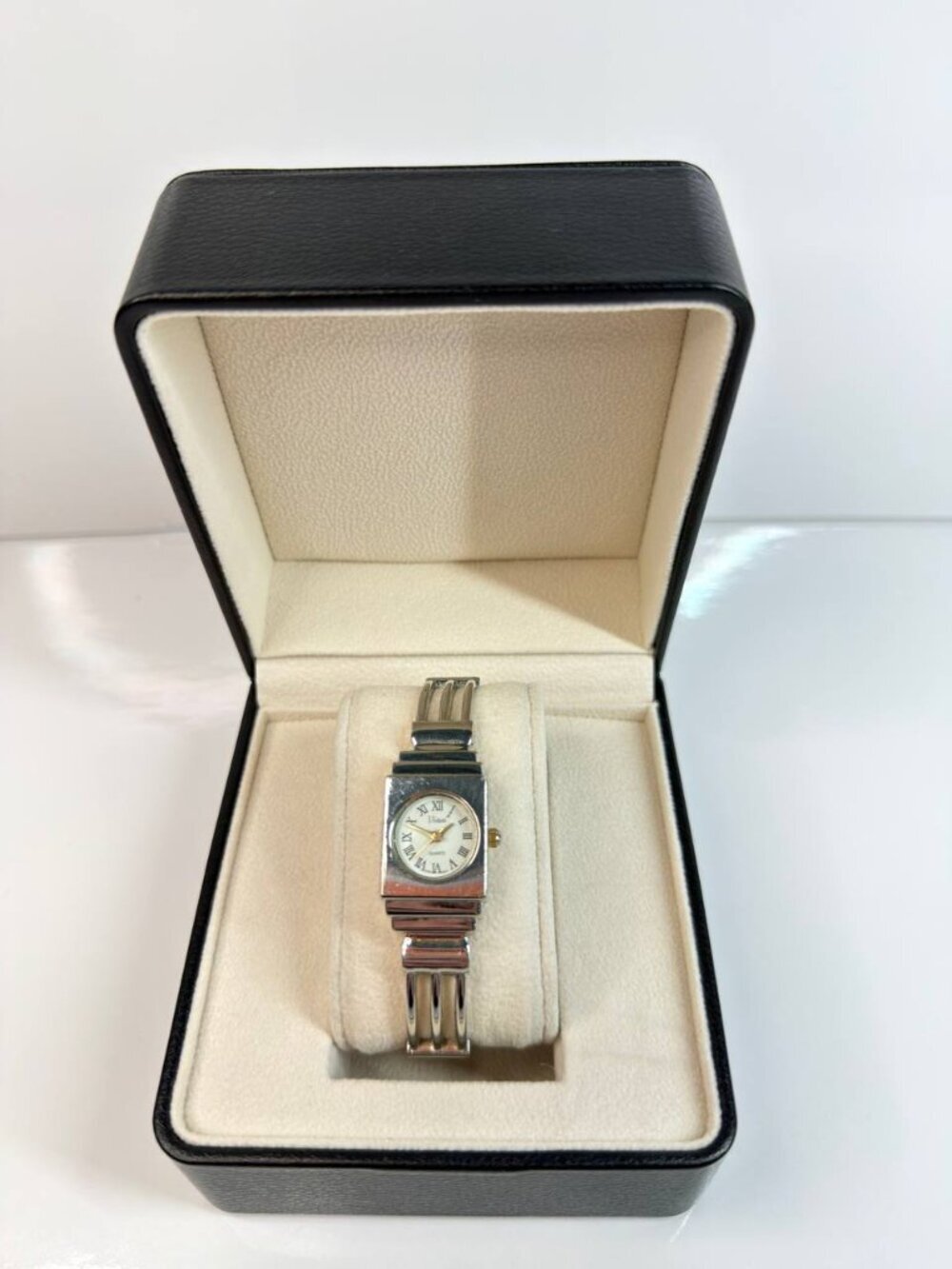 Vivani Women’s Bangle Watch – Elegant Silver Tone Design